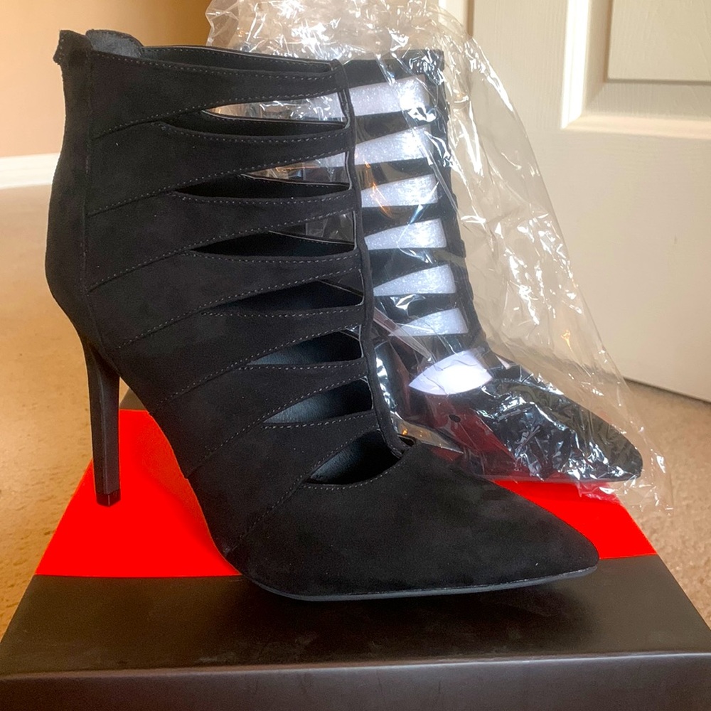 Black zip up Guess heels